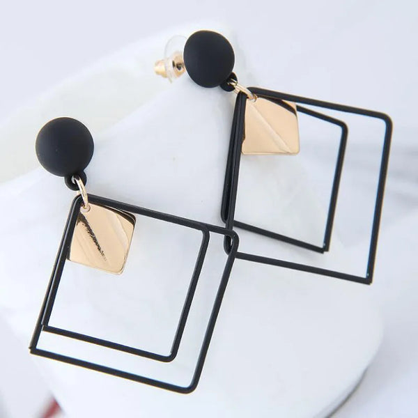 Simple and versatile long geometric earrings