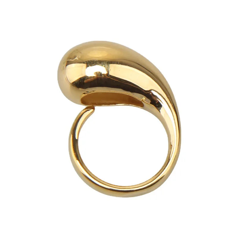 2024 Fashionable luxury water drop ring for women in gold and silver, inspired by European and American fashion.